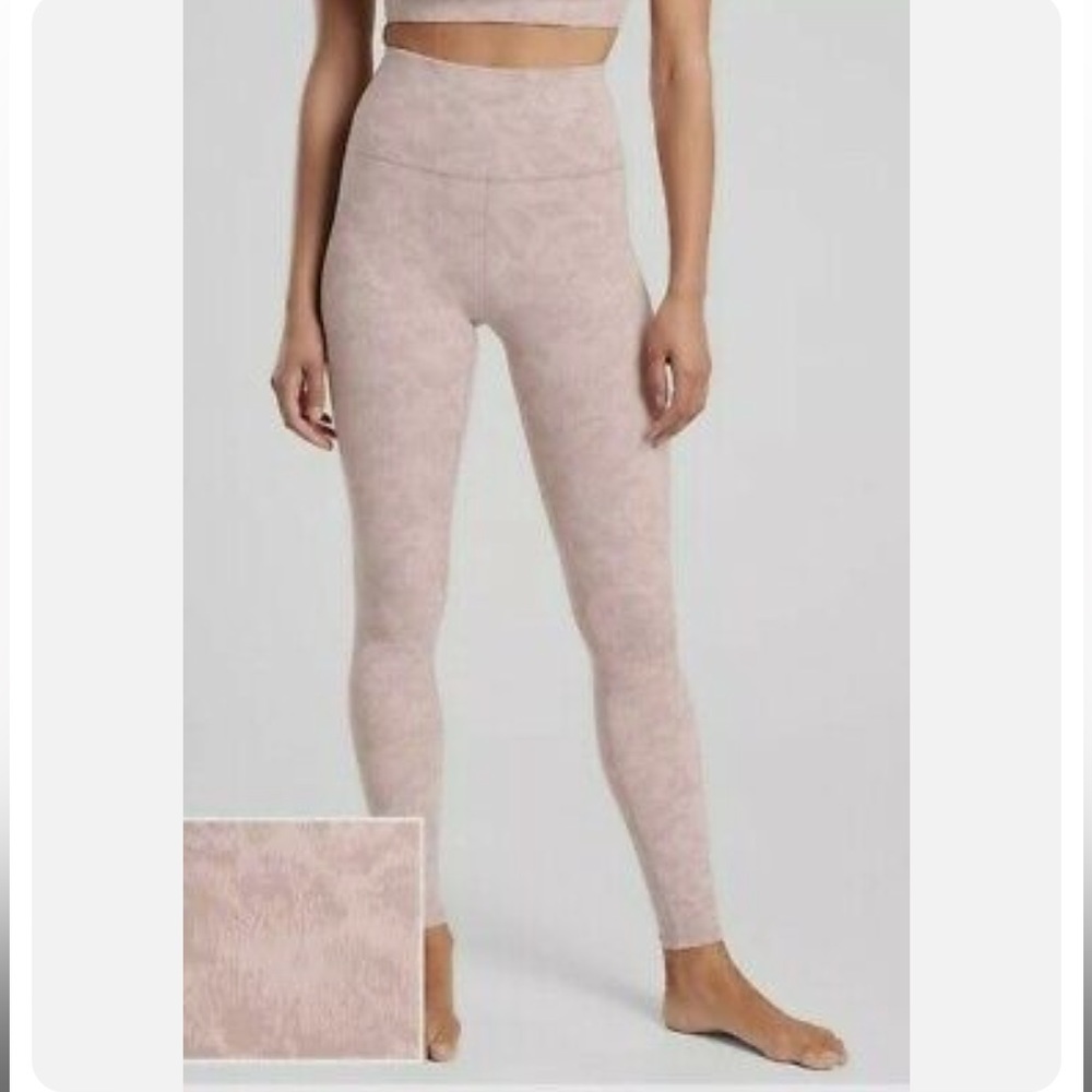 Athleta Elation Textured Tight Size Medium Pink